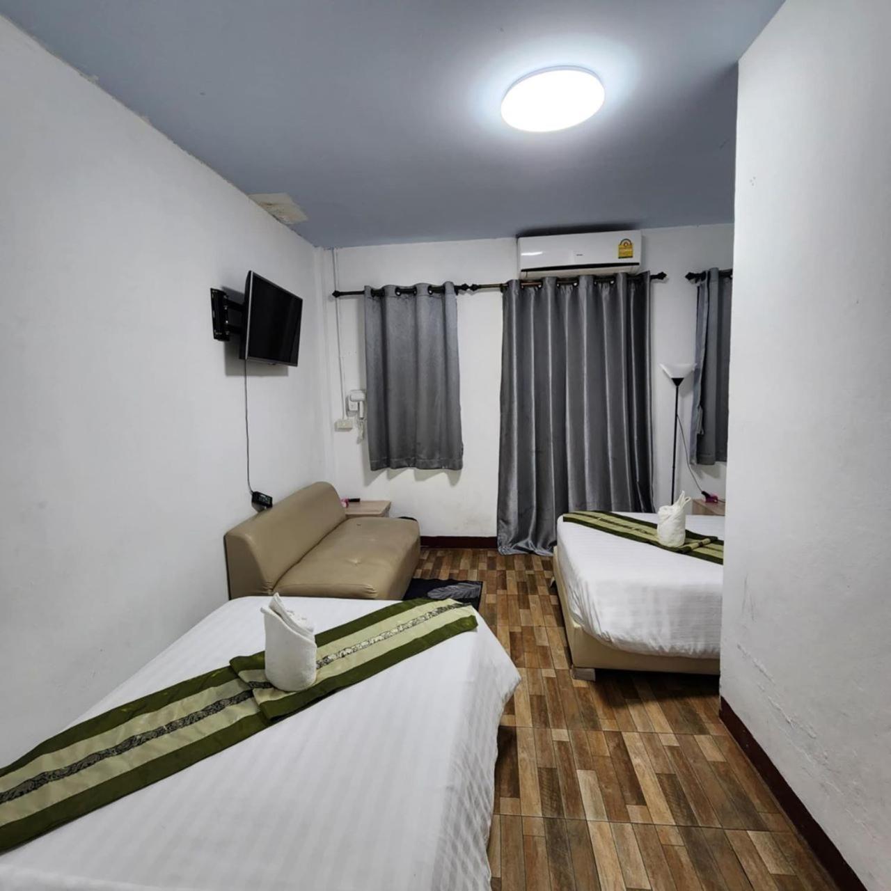 Chiangmai First House & Tour Hostel Chiang Mai Exterior photo